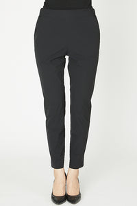 テーパードパンツ
