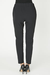 テーパードパンツ