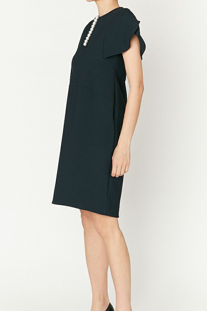 Flare sleeve pearl slit line dress