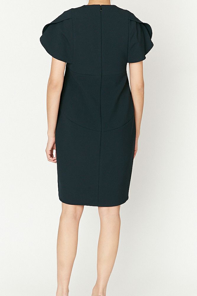 Flare sleeve pearl slit line dress