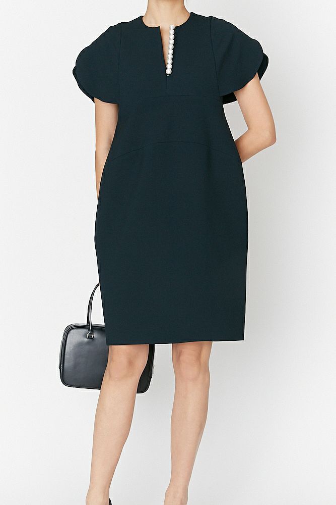 Flare sleeve pearl slit line dress
