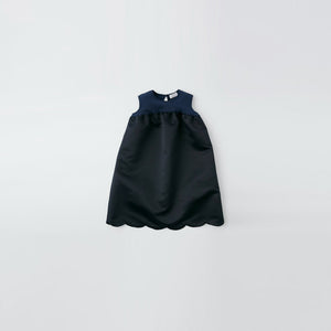 ヘムスカラップドレス