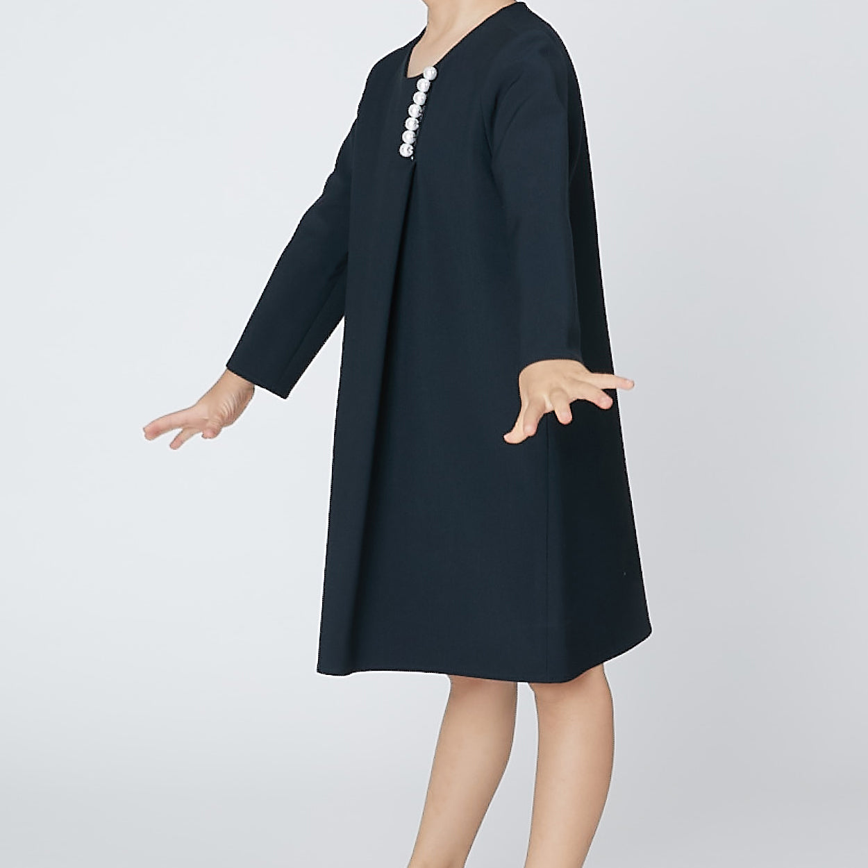 ロングスリーブパールサックドレス